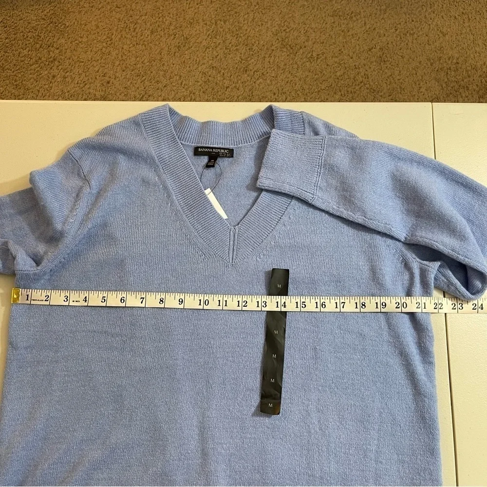 NWT Banana Republic Acrylic Blend V-Neck Sweater Men Size M Blue Lightweight